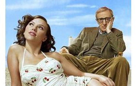 Woody Allen a krásná dívka. To patřilo vždy k sobě. Patřilo...