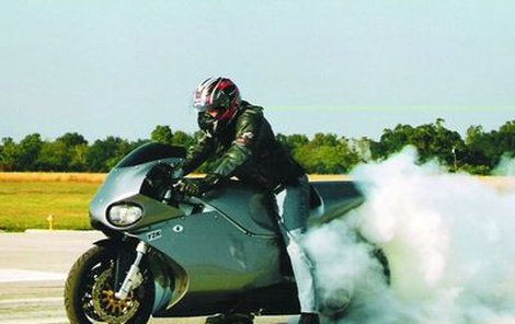 Y2K TURBINE SUPERBIKE: 4,4 milionu korun