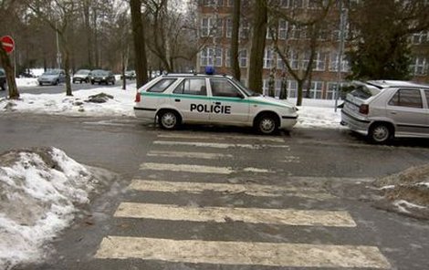 Zablokovat přechod? »Normální smrtelník«: až 2500 Kč. Policista: Ten může!