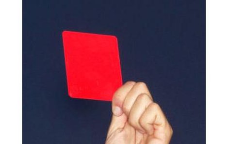 Žádné sázení. Mezinárodní fotbalová federace FIFA ukazuje červenou kartu organizovanému hazardu.