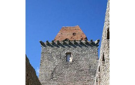 Západní věž hradu Kašperk.