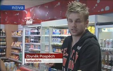 Zbyněk Pospěch po nehodě. Řekněte, vypadá takto člověk, který havaroval v mikrospánku? Nebo jako opilec, který právě autem treﬁl svodidla?