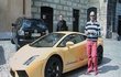 Zdeněk Pohlreich si jízdu s lamborghini užil.