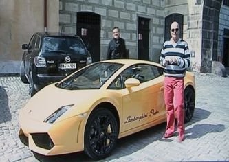 Zdeněk Pohlreich si jízdu s lamborghini užil.