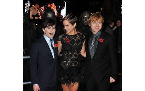 Zleva Daniel Radcliffe, Emma Watson a Rupert Grint na čtvrteční premiéře.