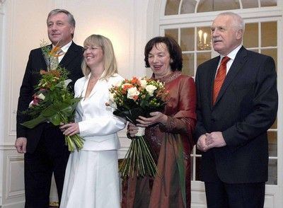 Zleva: Mirek Topolánek, Pavla Toplánková, Livie Klausová a Václav Klaus