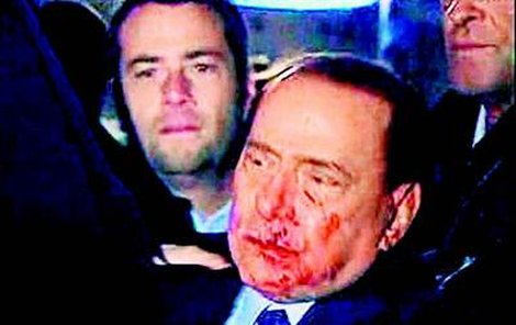 Zprvu nic nenasvědčovalo tomu, že Berlusconiho mítink v Milánu bude mít krvavou dohru.