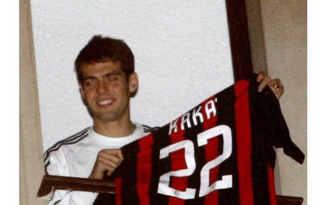 Zůstávám v AC Milán. A k tomu mi dopomohl Bůh, mohl by dodat Brazilec Kaká.