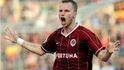 Michal Kadlec se raduje ze vstřelné branky.