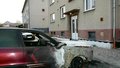 Zapálené auto zavražděné před domem, kde společně s tyranským Syřanem bydlela