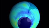Ozonová díra nad Antarktidou se už nerozšiřuje