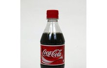 Coca-cola: Pravdy a mýty: Dokáže úplněrozpustit mince? Je v ní 35 kostek cukru?