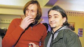Tonda Duchoslav (vlevo) hrál nezapomenutelného frajera Vikiho. A Michal Suchánek si ´Sněženkami´ zadělal na další kariéru.
