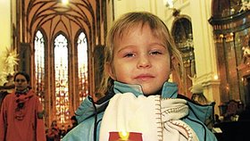 Plamínek z rodiště Ježíška si z katedrály na Petrově v Brně odnášelo i tohle stydlivé děvčátko