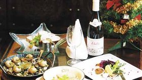 Restaurace Les Moules za necelou tisícovku nabízí v menu třeba gratinované šneky