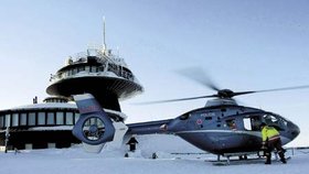 Poprvé na Sněžce! Stroj záchranné
služby jako první pokořil nejvyšší
horu Česka ze vzduchu.