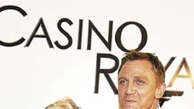 Agent 007 Daniel Craig se svou hereckou partnerkou Judi Dench
