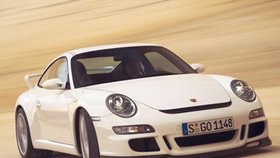 Porsche 911 GT3 má 415 koní, točí 8400 otáček a stovku pokoří za 4,3 sekundy. Vyplavování adrenalinu zaručeno.