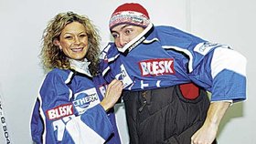 Za pomoc při navlékání hokejového dresu si Kateřina vyžádala kondice v herectví od Petra Vondráčka