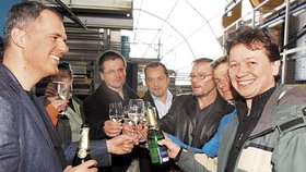 Muži, kteří za Podvraťáky mohou: producent TV Nova Petr Chajda (vlevo), uprostřed generální ředitel Ringieru Tomáš Böhm a režisér Karel Janák (vpravo)