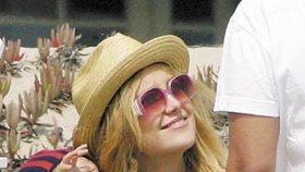 Kate Hudson (26) má s hudebníkem Chrisem Robinsonem (39) syna Rydera Russella (1). 