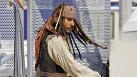 Johnny Depp: Jak to mohli jenom piráti v těch hadrech vydržet?