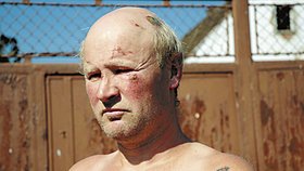 Pavel Chaloupek je plný modřin. Tvrdí, že ho zkopal policista poté, co ho načapal řídit opilého.