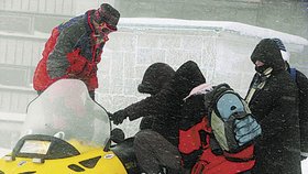 V psím počasí odvážel turisty
do tepla sněžný skútr