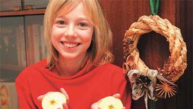 Agáta (10) z Loun našla v rozkrojeném jablku hvězdičku. Znamená to, že se za rok sejde se svými blízkými ve zdraví.