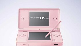 Stylová růžová konzola Nintendo DS Lite