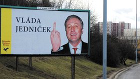 Premiér je v poslední době oblíbeným terčem billboardových zesměšnění.