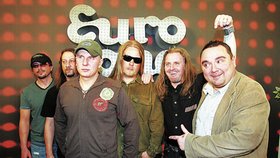 Kabáti s lobbistou Kabáti s lobbistou
Ivanem Vodochodským Ivanem Vodochodským (vpravo) se stali vítězi (vpravo) se stali vítězi Euro Songu