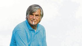 Charismatický herec proplouval životem  s  cigaretou a sklenkou něčeho dobrého v ruce... Nyní se jeho vášní stal golf