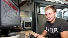 Hned, co přišel Tomáš Savka do online redakce, pustil se do odpovídání na vaše otázky...