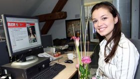 Stejně jako Miss ČR Kateřina Sokolová i Miss Sympatie Veronika Pompeová dostala od redakce Blesk.cz krásnou květinu.