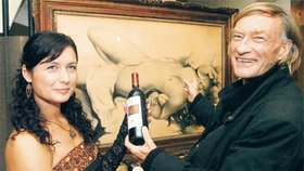 Na víno si už Vít Olmer se svou ženou Simonou Chytrovou musí nechat zajít chuť. O to víc si ale dopřávají sexu.