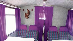 Interiér je upraven pro pohodlí 15 cestujících