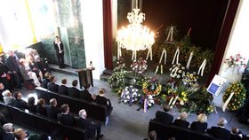 Obřadní síň Olšanského hřbitova byla dějištěm posledního rozloučení s filmovou legendou