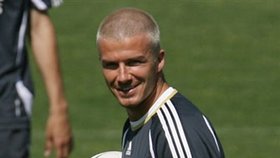 Na dnešního trénink Realu Madrid dorazil David Beckham s novou image.