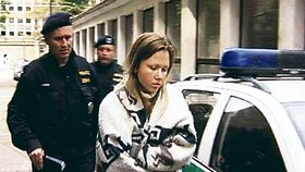Obviněná Klára Mauerová, na kterou včera soud uvalil vazbu