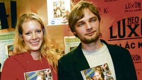 Rok 2004
První řada seriálu Dobrá čtvrť - Anna Kulovaná (Zuzana) si nevšimla nerovnosti chodníku a natrhla si šlachy, noha musela být tři týdny v klidu

Rok 2007
Druhá řada seriálu Dobrá čtvrť - Přemysl Boublík (Michal) přehlédl