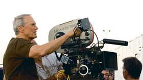 Clint Eastwood film Million Dollar Baby nejen režíroval, ale také si v něm zahrál