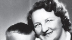 Václav Zelenka po setkání s maminkou v roce 1947
