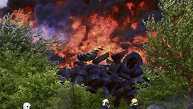 Hořely tisíce tun pneumatik