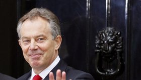 Tony Blair se rozloučil s úřadem a konečně si našel chvilku, aby zjistil, jak se píšou SMS