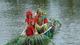 Zahájení oslav nemohlo začít, dokud k břehu rybníku Brodský nepřiplul vodník Brodík se svojí rodinou