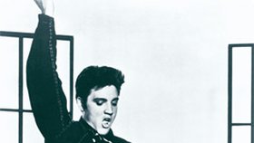 Také dosud nevídaná
pohybová stylizace udělala
z Presleyho jeden z největších
idolů minulého století