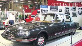 Fantomasův vůz – legendární
Citroën DS. Celkem se prodalo
půldruhého milionu těchto aut
