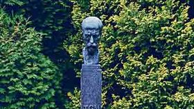 Bronzová busta Tomáše Garrigua Masaryka si prošla 70letou historií, než ji někdo ukradl