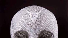 Lebka posetá diamanty byla prodána za 2 miliardy korun
